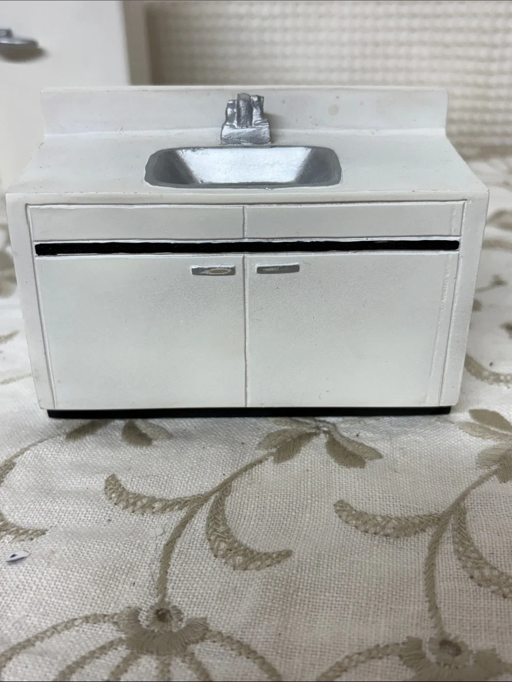 Dollhouse kitchen set